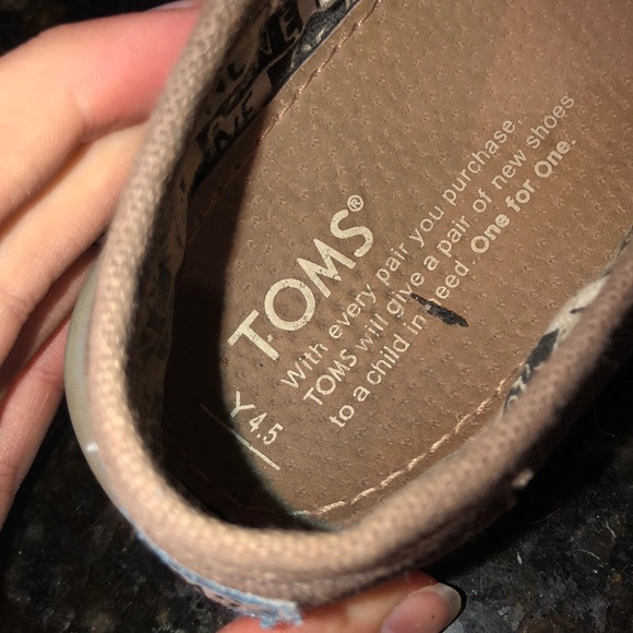 Girls Grey Toms - Picture 2 of 4